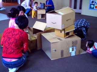 5月ダンボール遊び.jpg